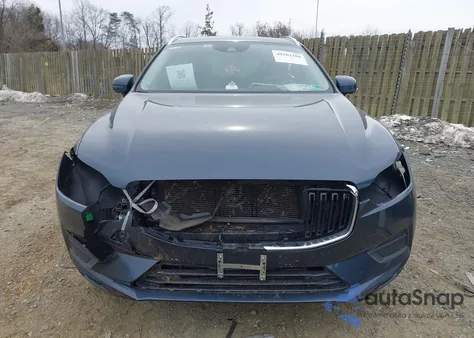 2021 Volvo Xc60 T5 Momentum z USA, uszkodzony, nr VIN YV4102RK6M1861653